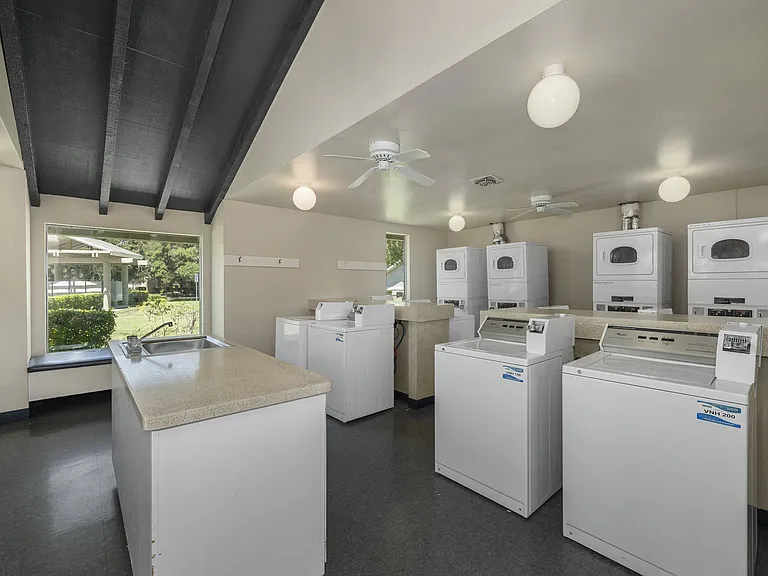 Pinecrest Apartments — Photo 22