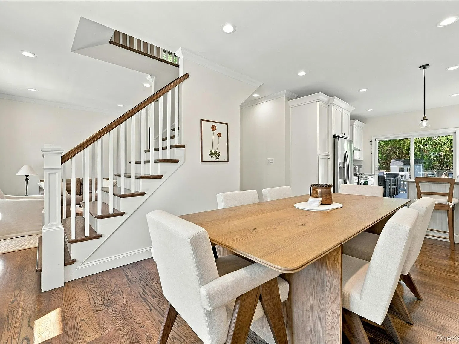 3 bed, 2.5 bath, 2103 sqft, $10,000 — Photo 3