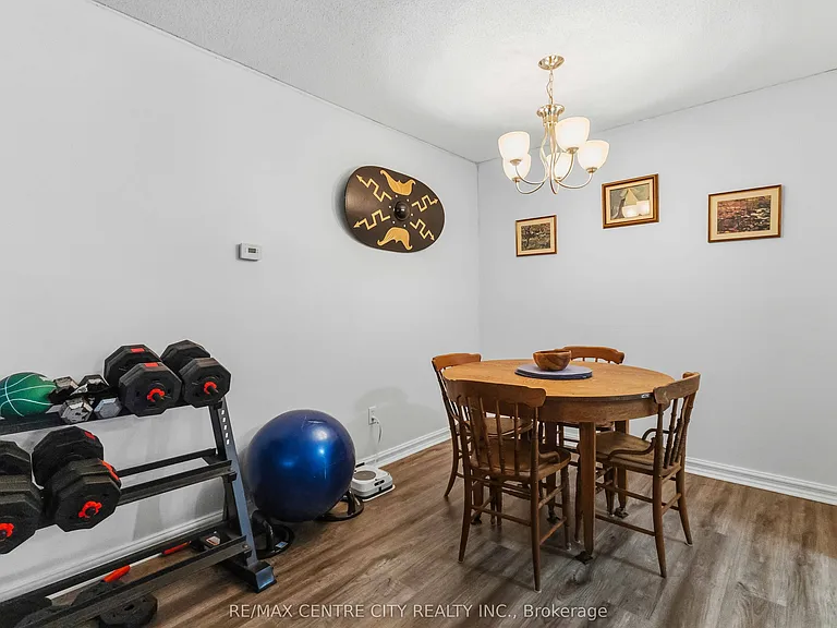2230 Trafalgar St #121 — Photo 11