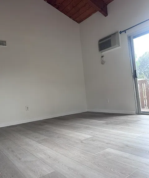 1050 Rock Springs Rd #249 — Photo 3