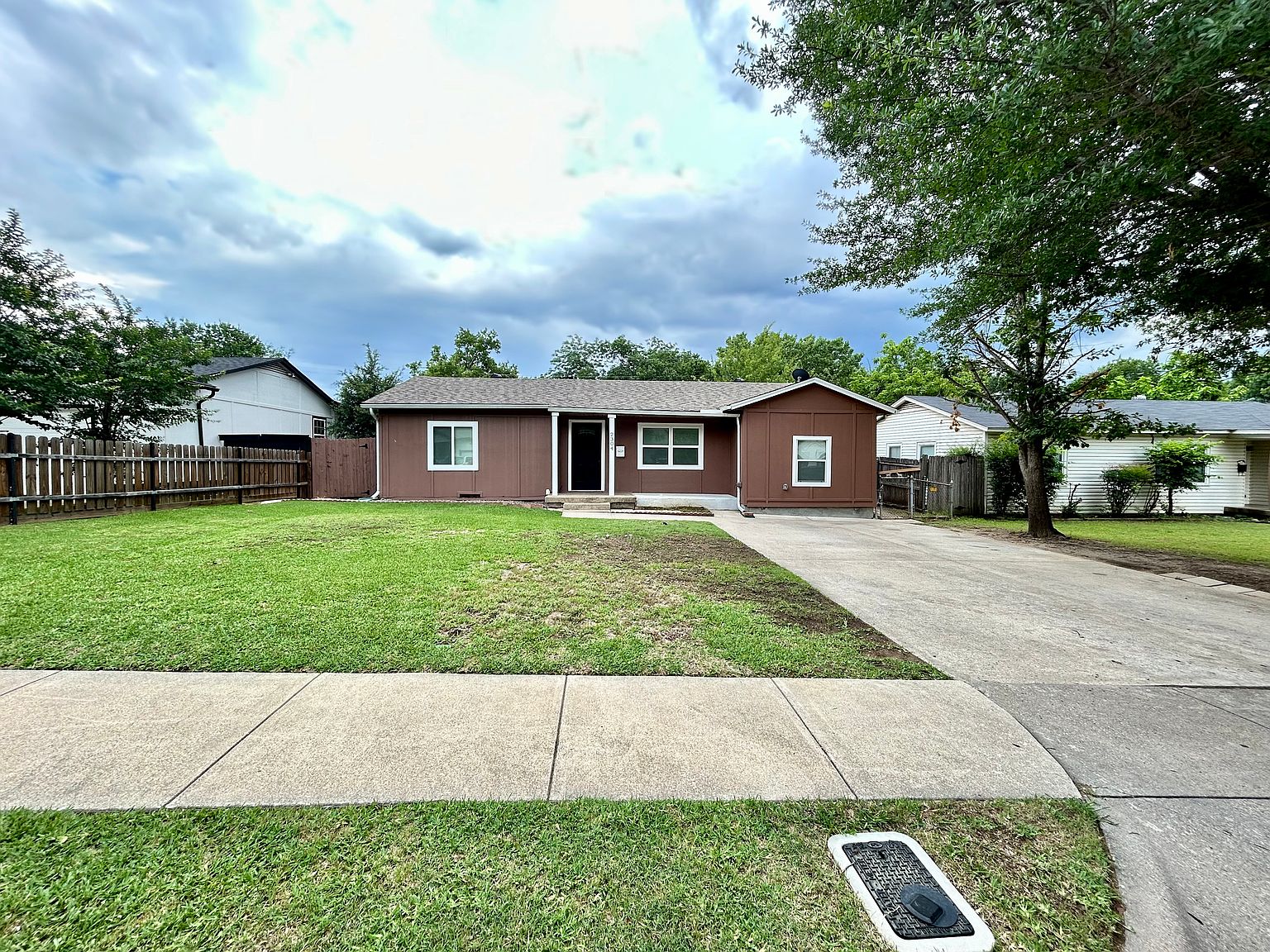 2304 Muret St, Irving, TX 75062 | Zillow