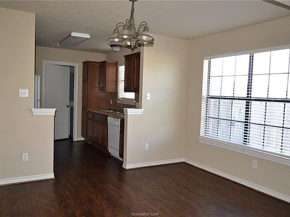 2nd image of 2519 Teal Dr
