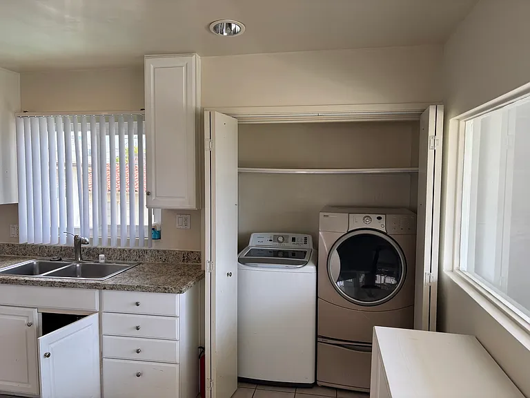 915 Ocean Ave #302 — Photo 26