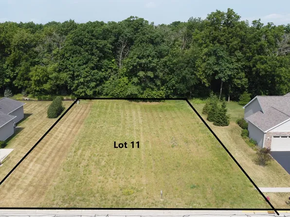 1207 War Admiral Dr #11, Genoa, IL 60135