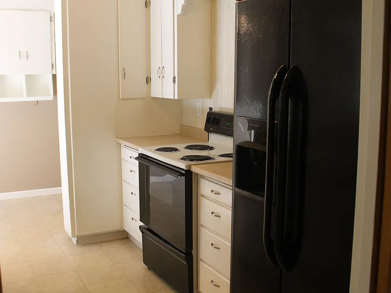 310 Pioneer Dr — Photo 9