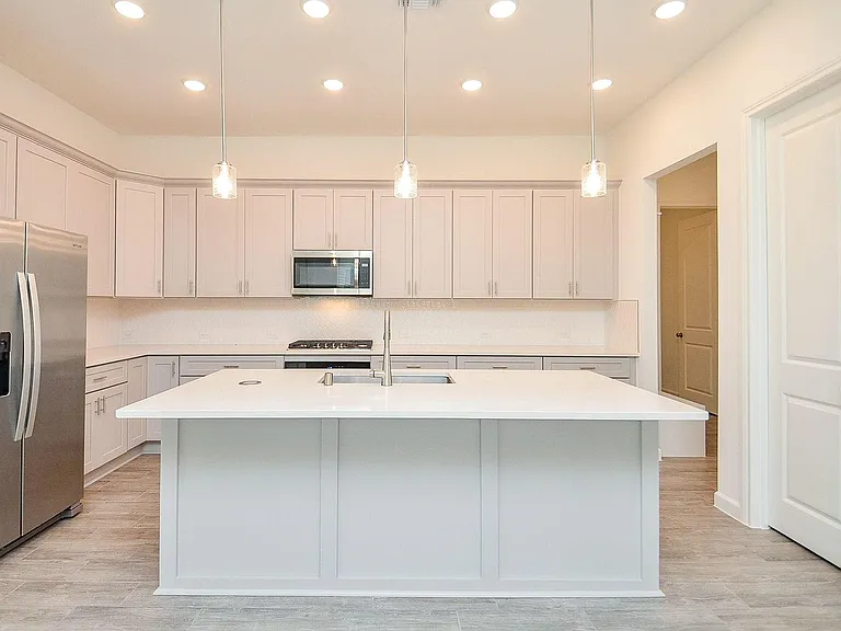 3811 Hermitage Dr — Photo 17