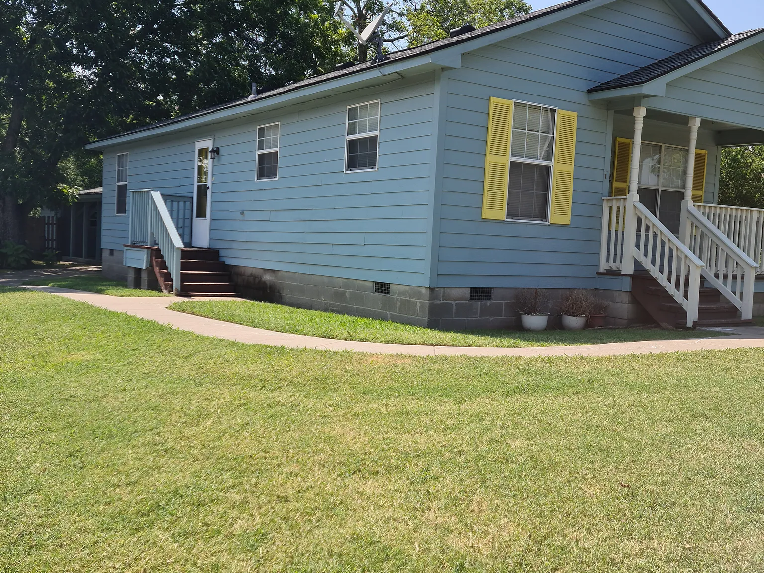 3 bed, 1048 sqft, $1,450 — Photo 2