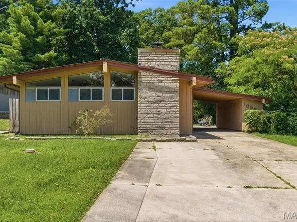 1029 Coffey Ct, Saint Louis, MO 63126