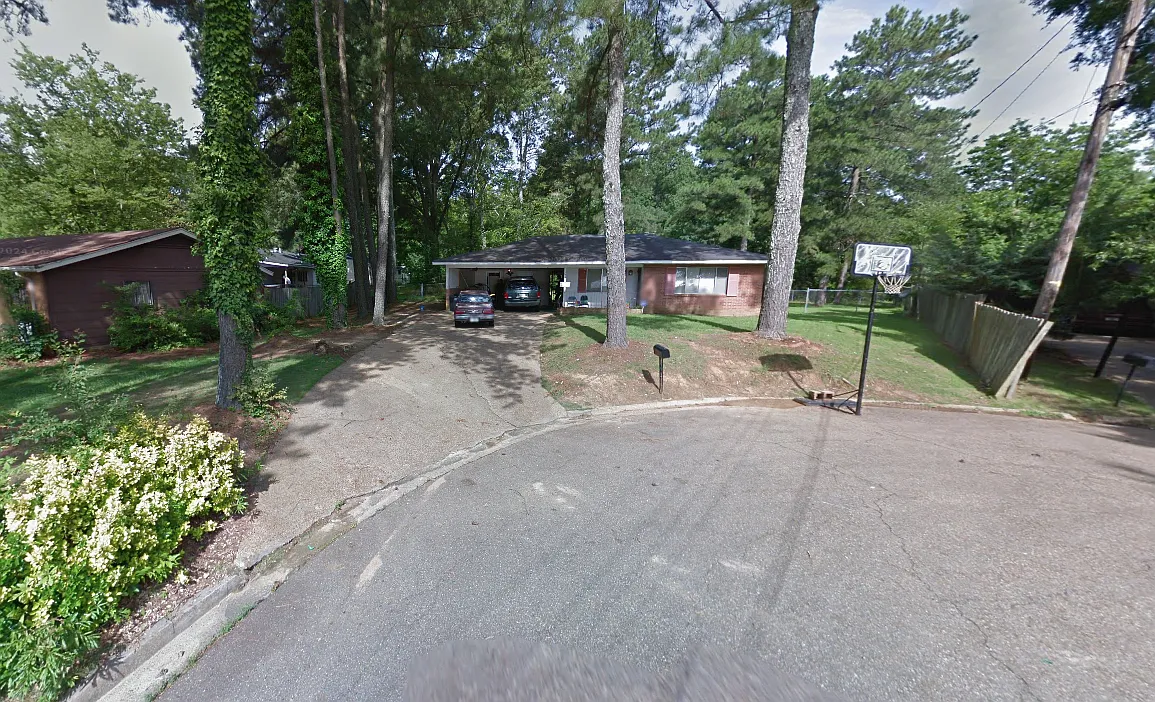 Building Photo - 1645 Camellia Ln