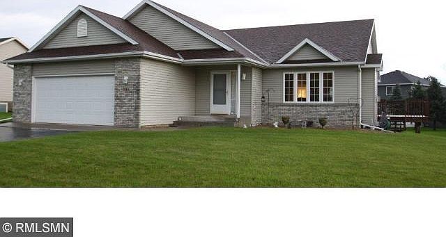 1st image of 944 Oakcrest Dr