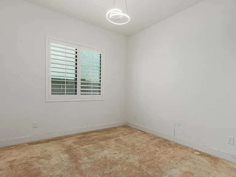 712 E Buist Ave — Photo 36