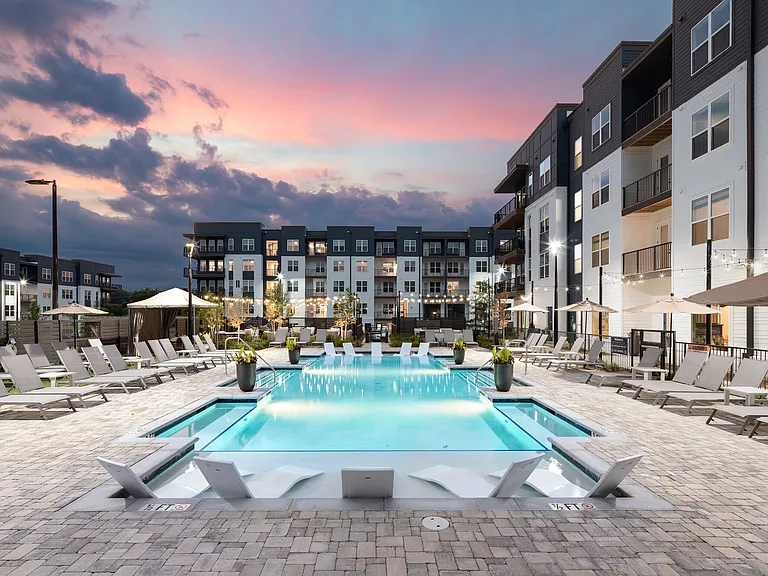 Solis Gainesville — Photo 24