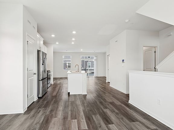 3rd image of 2111 Yellowstone Blvd
