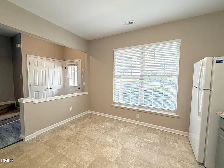 412 Canyon Lake Cir — Photo 5
