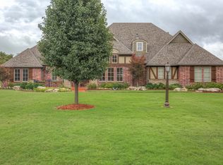 6817 N Garden Stone Ln, Owasso, OK 74055