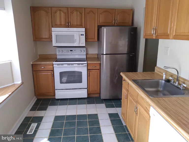 39 Wayside Ct — Photo 2