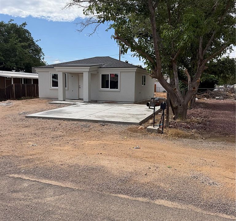 2nd image of 2840 E Ames Avenue