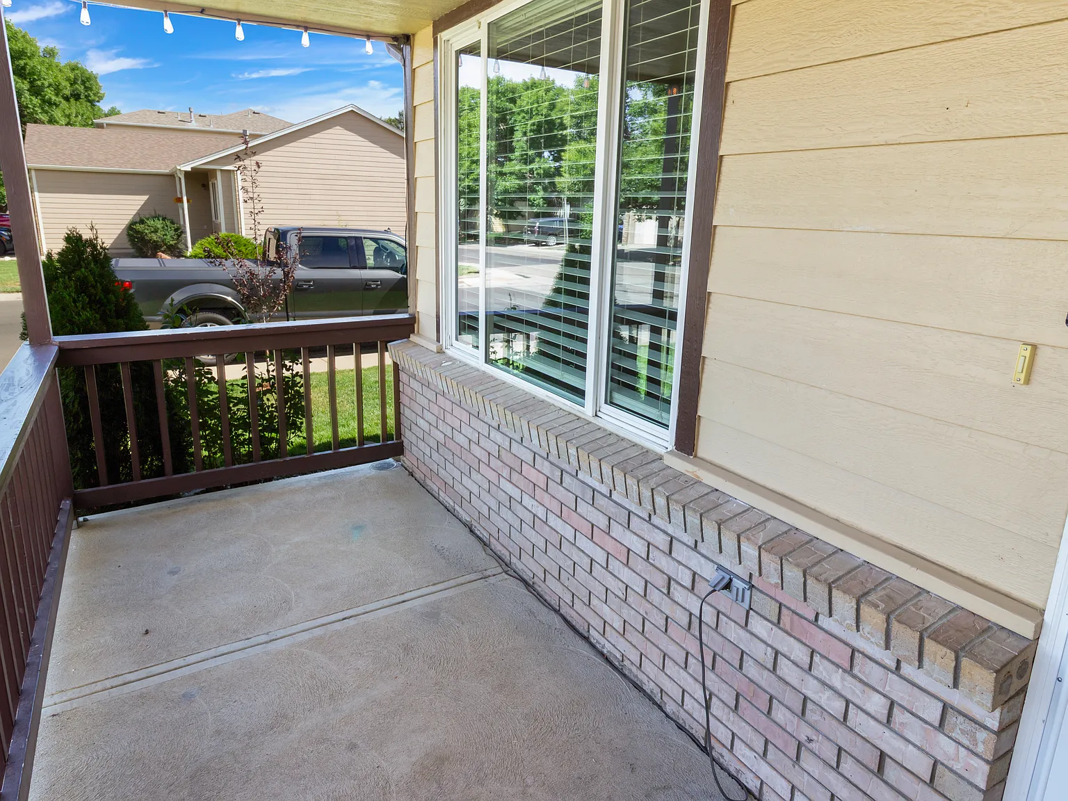 2488 Sapphire St — Photo 3