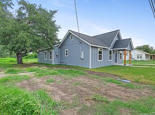 304 E westmeyer, Poth, TX 78147
