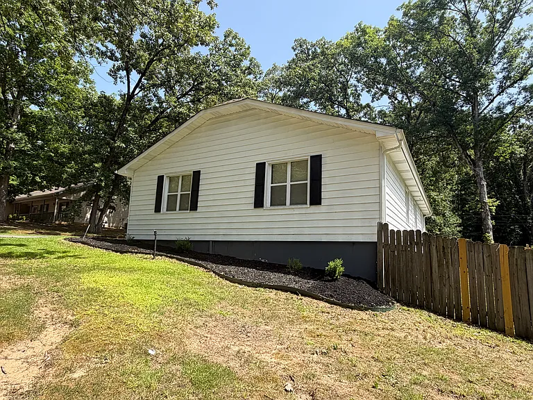 5 Raleigh Ln — Photo 3