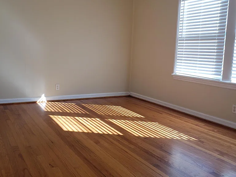 303 S Bonita Ave — Photo 9