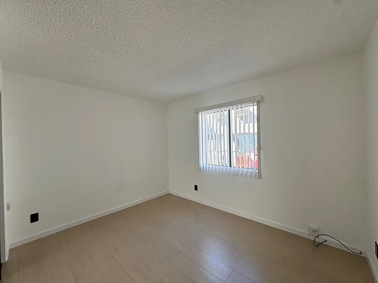 617 N Harvard Blvd #202 — Photo 10