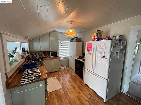 5th image of 431 W 20th St