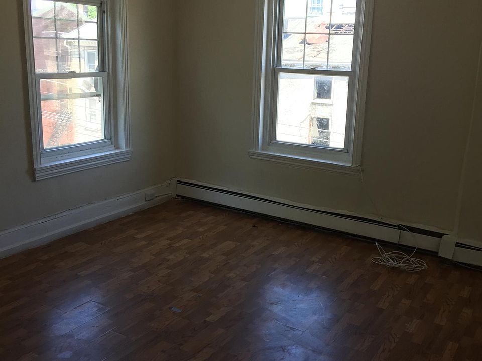 2nd image of 300 E Marshall St APT 3