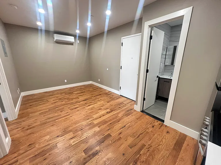 2909 Avenue D #3C — Photo 3