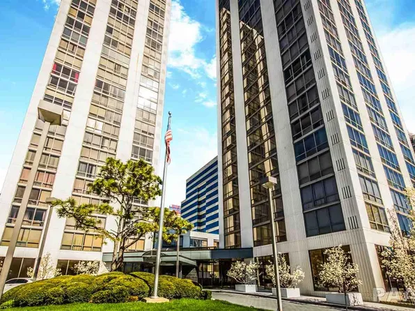 123 SW Jefferson Ave #E4a, Peoria, IL 61602