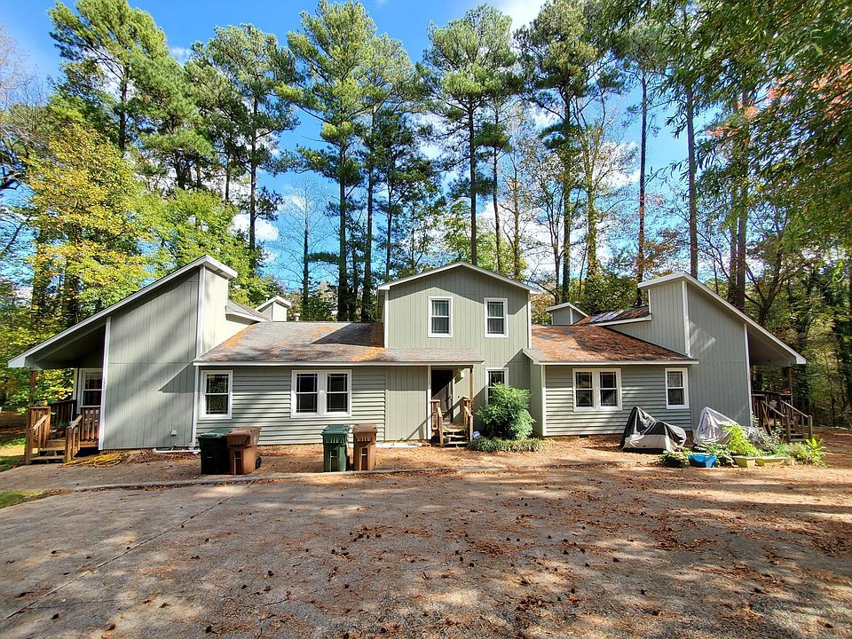 Full Triplex Building. 133 Unit in Middle.