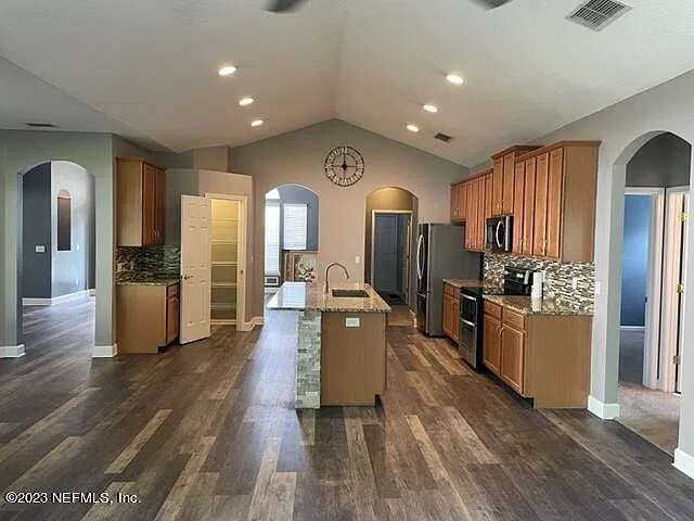 4 bed, 3.0 bath, 2374 sqft, $2,750 — Photo 4