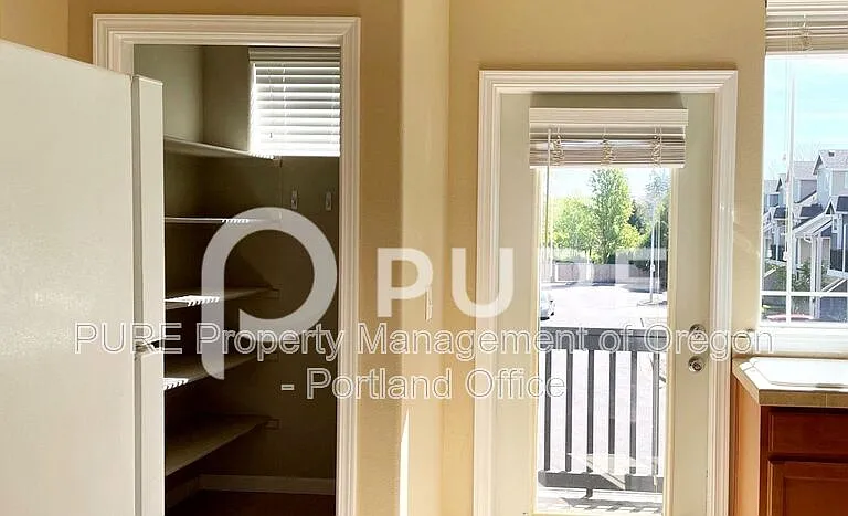 2806 Raymond St — Photo 7
