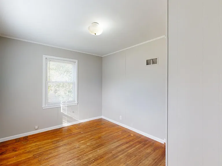 3121 Lincoln Way — Photo 5
