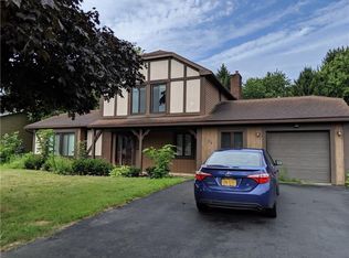 35 Kinmont Dr, Rochester, NY 14612