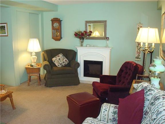 5th image of 114 Harrogate Sq APT G
