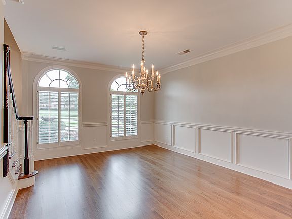 4th image of 2877 Keasler Cir W