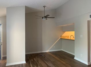 7052 N Holiday Dr, Galveston, TX 77550