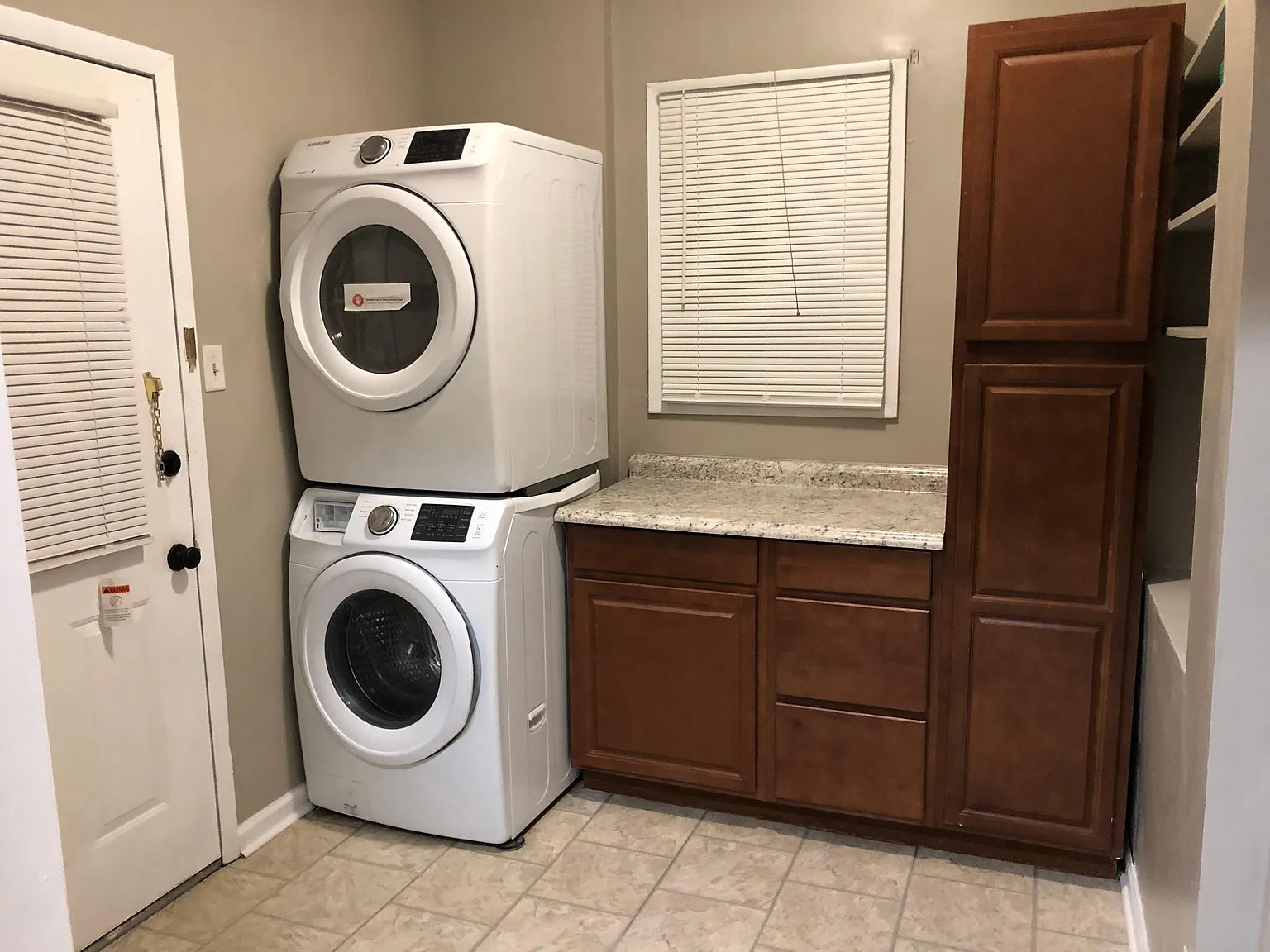 4 bed, 1860 sqft, $765 — Photo 2