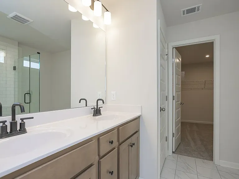 5401 Zinnia Ln E — Photo 8