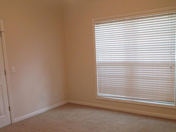 5th image of 1123 Southbend Dr #B