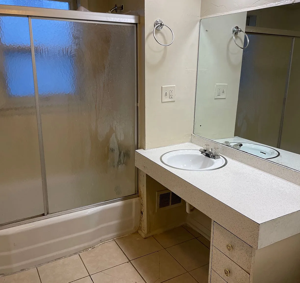 2 bed, 1.5 bath, 900 sqft, $1,495 — Photo 3