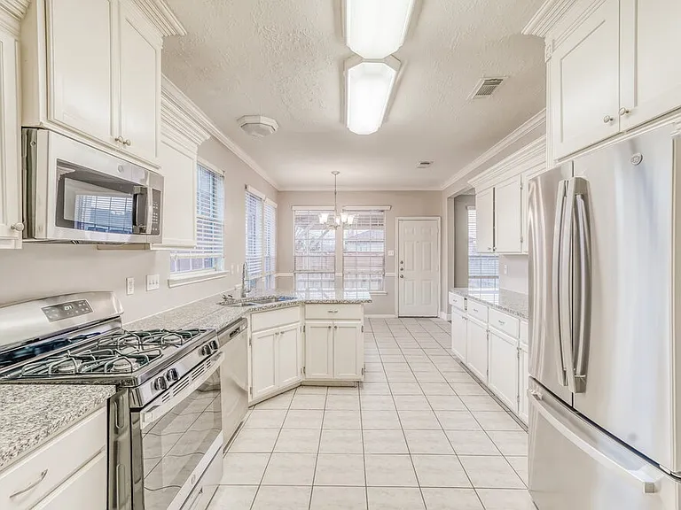15303 Goodman St — Photo 9