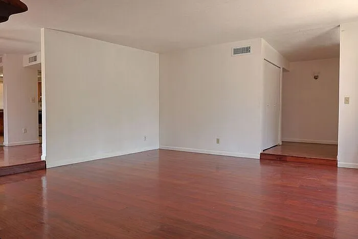 618 N Medford Dr — Photo 6