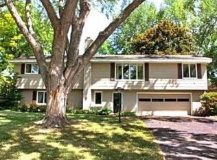 190 Cherita Dr, Chaska, MN 55318