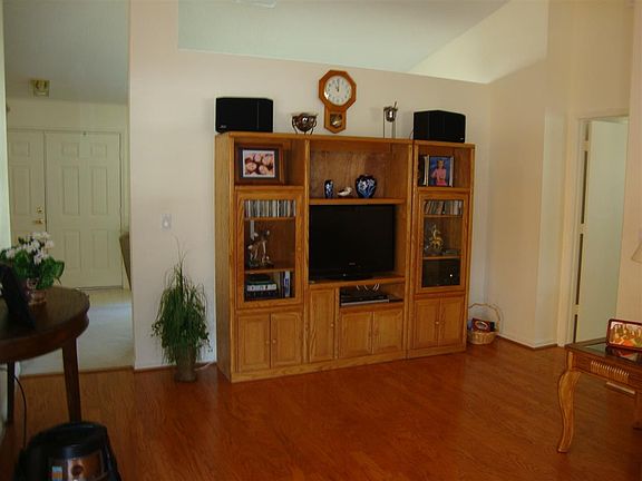 5th image of 952 Primrose Way