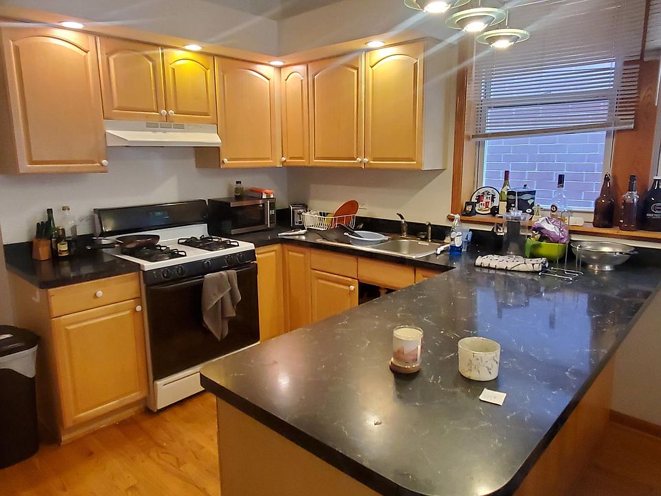 1st image of 1647 N Artesian Ave #1F