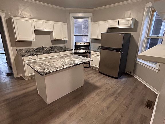 5th image of 5030 W Hutchinson St #1