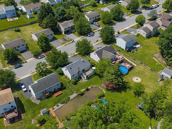 3rd image of 37 Homestead Dr