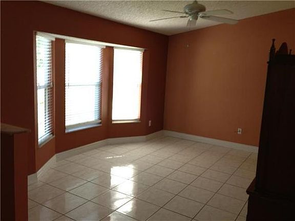 3rd image of 2737 SE Helms Ave